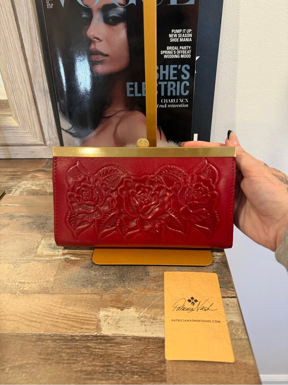 Patricia Nash Tooled Leather Rose Kiss Lock Wallet Clutch Red Floral Wallet
